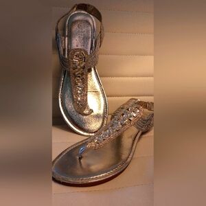 Rouge Helium Sandals